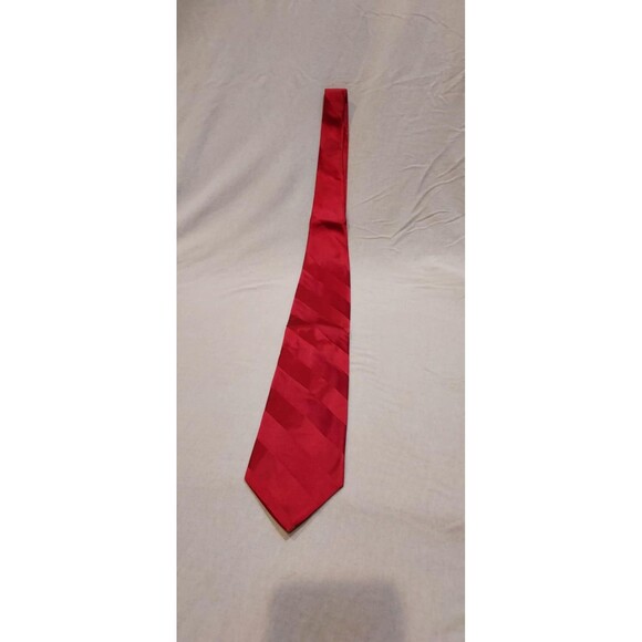 City Of London Silk Necktie Red Striped  Tie 57" x 3.75" - Picture 2 of 4